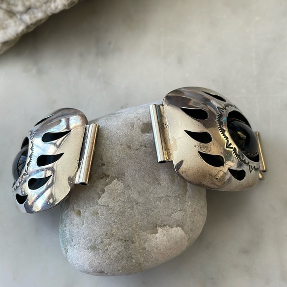 SOLD Native American Onyx Navajo Vintage Watch Tips signed by Teddy Goodluck - Picture 11 of 13